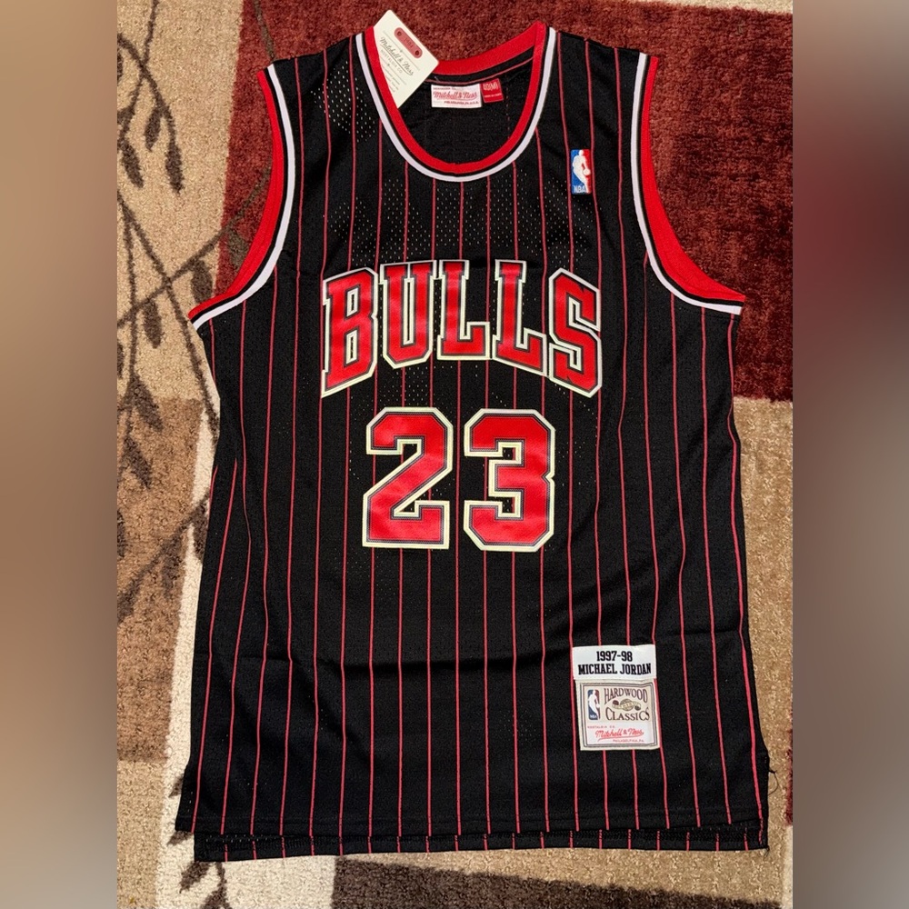 Mitchell & Ness Michael Jordan Bulls 97/98 Basketball Jersey- Black/Red NWT